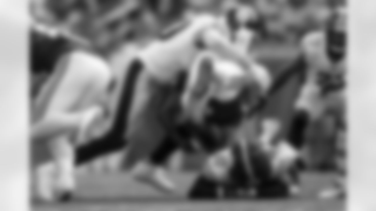 Pittsburgh Steelers safety Jabrill Peppers (40) forces a fumble during a regular season game between against the New England Patriots, Sunday, Sept. 21, 2025 in Foxborough, MA. The Steelers defeated the Patriots 21-14. (Alysa Rubin / Pittsburgh Steelers)