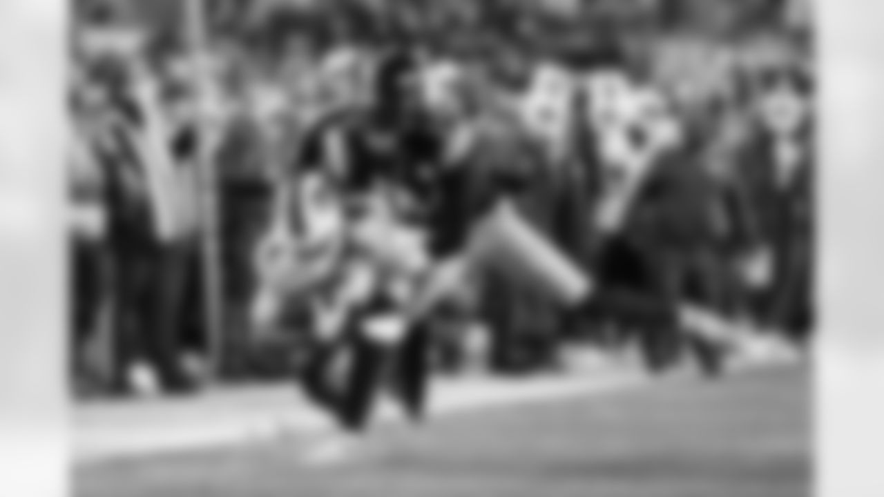 Pittsburgh Steelers cornerback Joey Porter Jr. (24) during a regular season game between the Pittsburgh Steelers and the Buffalo Bills, Sunday, Nov. 30, 2025 in Pittsburgh, PA.  (Karl Roser / Pittsburgh Steelers)