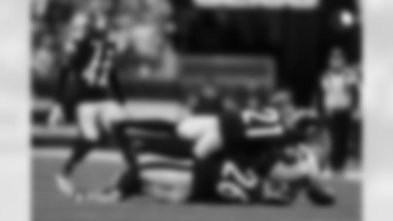 Pittsburgh Steelers defensive back Chuck Clark (21) and Pittsburgh Steelers cornerback Brandin Echols (26) during a regular season game between the Pittsburgh Steelers and the Cincinnati Bengals, Sunday, Nov. 16, 2025 in Pittsburgh, PA. (Harrison Barden / Pittsburgh Steelers)