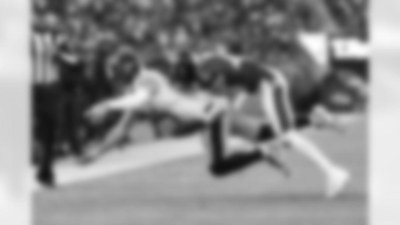 Pittsburgh Steelers wide receiver Adam Thielen (16) during a regular season game between the Pittsburgh Steelers and the Baltimore Ravens, Sunday, Dec. 7, 2025 in Baltimore, MD. (Jared Wickerham / Pittsburgh Steelers)