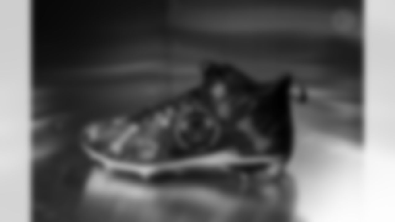 Pittsburgh Steelers offensive lineman Steven Jones (79) will showcase his custom cleats supporting Hello Bully during Week 13. (Alysa Rubin / Pittsburgh Steelers)