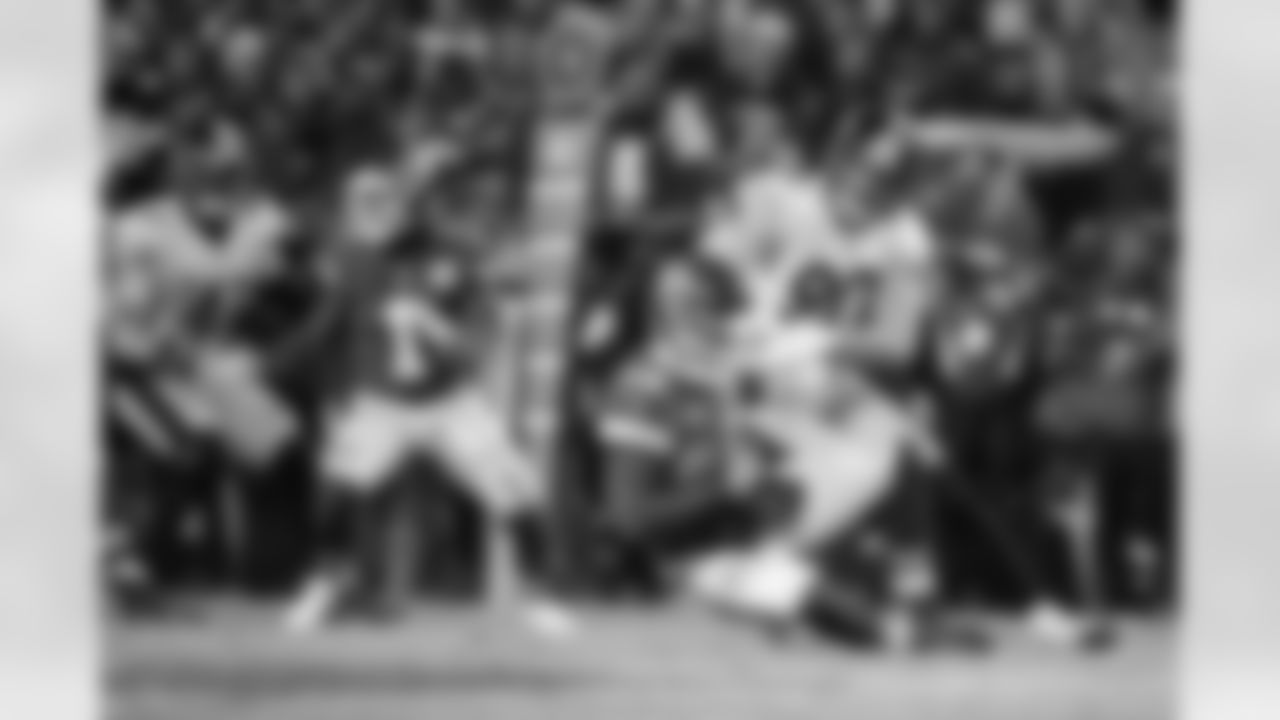 Pittsburgh Steelers linebacker T.J. Watt (90) during a postseason Wild Card Round game between the Pittsburgh Steelers and the Kansas City Chiefs, Sunday, Jan. 16, 2022 in Kansas City, MO. The Steelers lost to the Chiefs 21-42. (Caitlyn Epes / Pittsburgh Steelers)