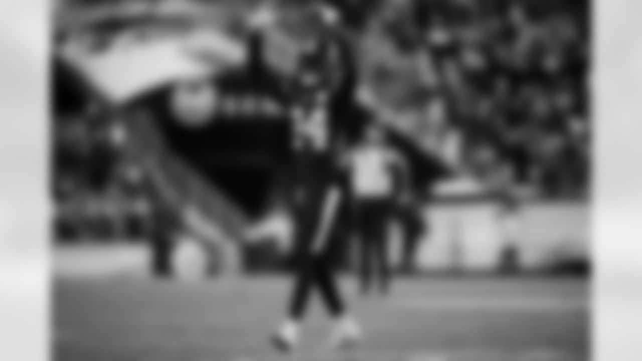 Pittsburgh Steelers cornerback Joey Porter Jr. (24) during a regular season game between the Pittsburgh Steelers and the Miami Dolphins, Monday, Dec. 15, 2025 in Pittsburgh, PA. The Steelers defeated the Dolphins 28-15. (Alysa Rubin / Pittsburgh Steelers)