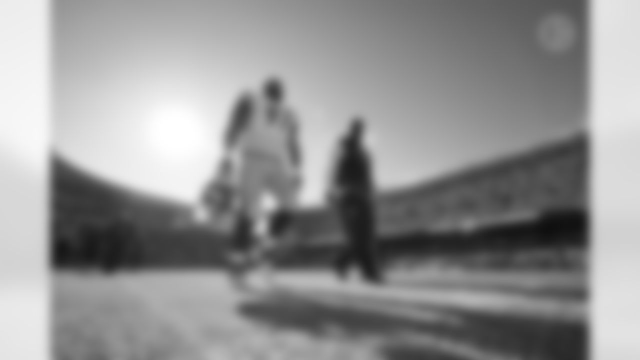 Pittsburgh Steelers defensive tackle Cameron Heyward (97) and Pittsburgh Steelers head coach Mike Tomlin during a regular season game between the Pittsburgh Steelers and the Chicago Bears, Sunday, Nov. 23, 2025 in Chicago, IL. (Karl Roser / Pittsburgh Steelers)