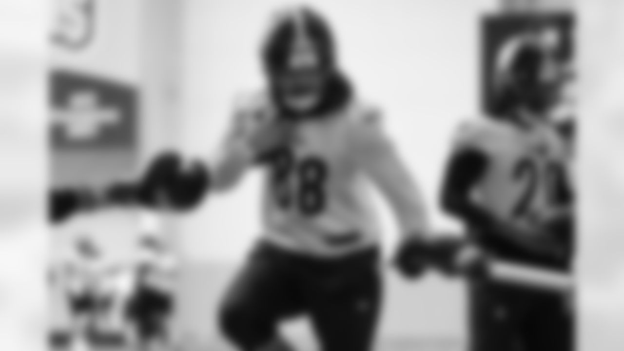 Pittsburgh Steelers tight end Pat Freiermuth (88) during practice at the UPMC Rooney Sports Complex preparing for a Week 9 matchup against the Indianapolis Colts, Thursday, Oct. 30, 2025 in Pittsburgh, PA. (Alysa Rubin / Pittsburgh Steelers)