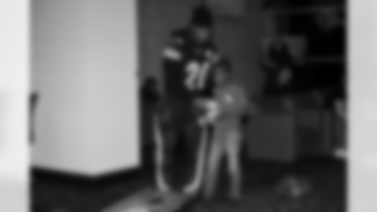 The Pittsburgh Steelers partnered with Convoy of Hope to give back to multiple community organizations in the Pittsburgh area on Tuesday, Dec. 9, 2025 in Pittsburgh, PA. (Alysa Rubin / Pittsburgh Steelers)