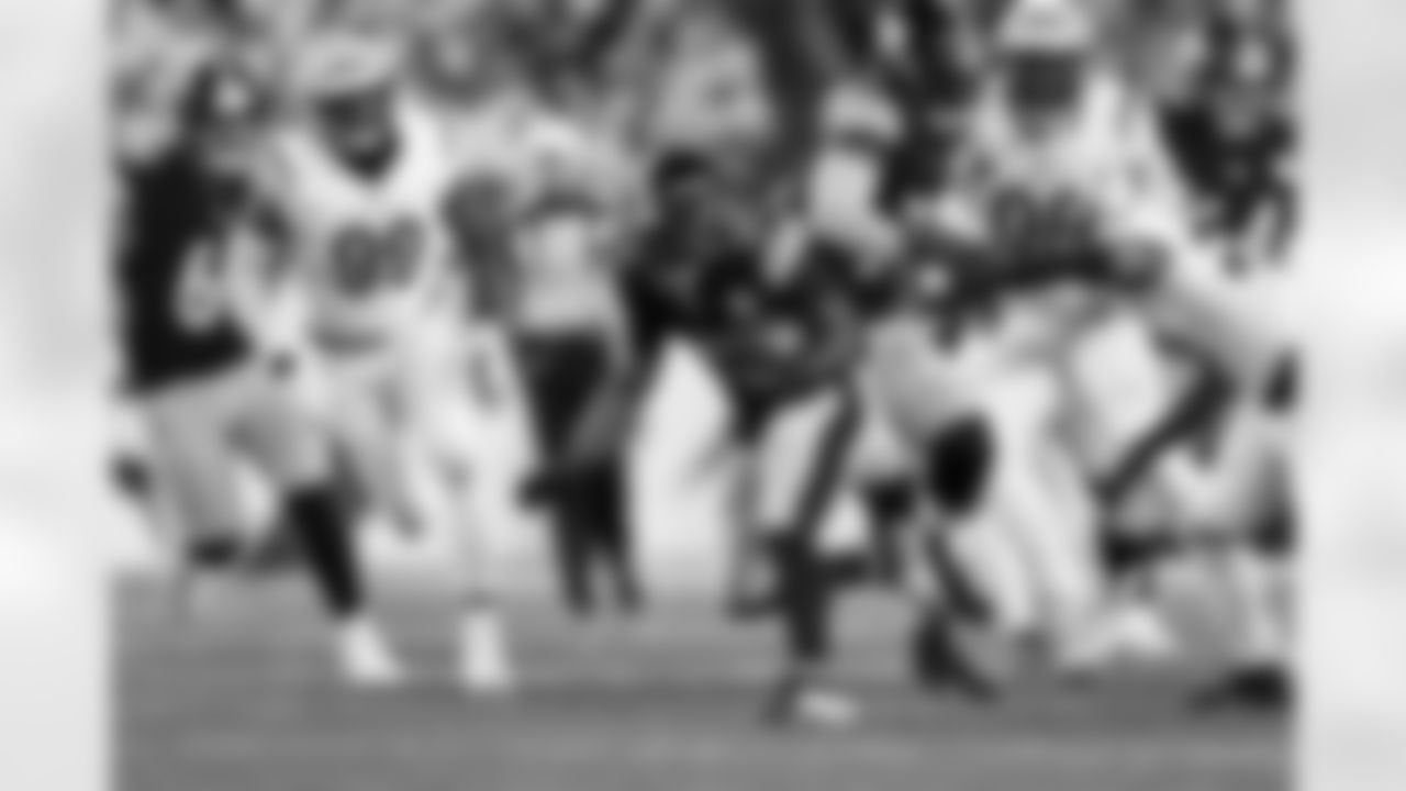 Pittsburgh Steelers running back Kenneth Gainwell (14) during a regular season game between the Pittsburgh Steelers and the Cincinnati Bengals, Thursday, Oct. 16, 2025 in Cincinnati, OH. (Karl Roser / Pittsburgh Steelers)