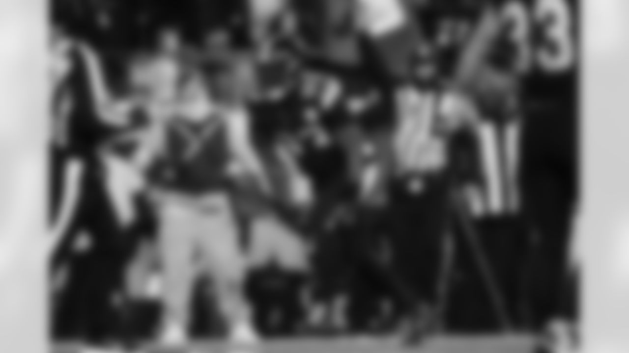 Pittsburgh Steelers defensive tackle Esezi Otomewo (93) during a regular season game between the Pittsburgh Steelers and the Miami Dolphins, Monday, Dec. 15, 2025 in Pittsburgh, PA. The Steelers defeated the Dolphins 28-15. (Alysa Rubin / Pittsburgh Steelers)