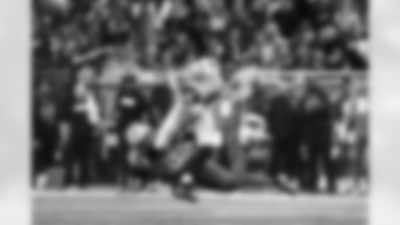 Pittsburgh Steelers quarterback Aaron Rodgers (8) during a regular season game between the Pittsburgh Steelers and the Detroit Lions, Sunday, Dec. 21, 2025 in Detroit, MI. (Jared Wickerham / Pittsburgh Steelers)