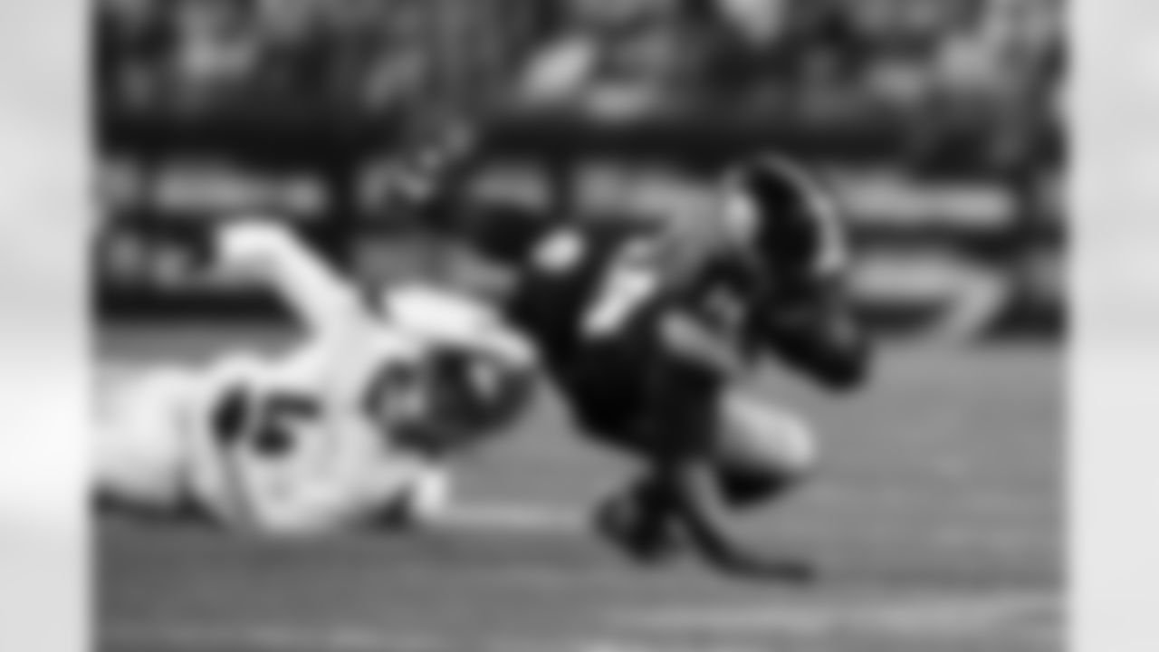 Pittsburgh Steelers running back Kenneth Gainwell (14) during a postseason Wild Card game between the Pittsburgh Steelers and the Houston Texans, Monday, Jan. 12, 2026 in Pittsburgh, PA. (Jared Wickerham / Pittsburgh Steelers)