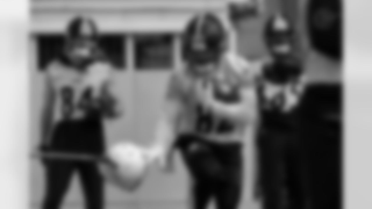 Pittsburgh Steelers wide receiver John Rhys Plumlee (82) during practice at the UPMC Rooney Sports Complex preparing for a Week 14 matchup against the Baltimore Ravens, Thursday, Dec. 4, 2025 in Pittsburgh, PA. (Alysa Rubin / Pittsburgh Steelers)