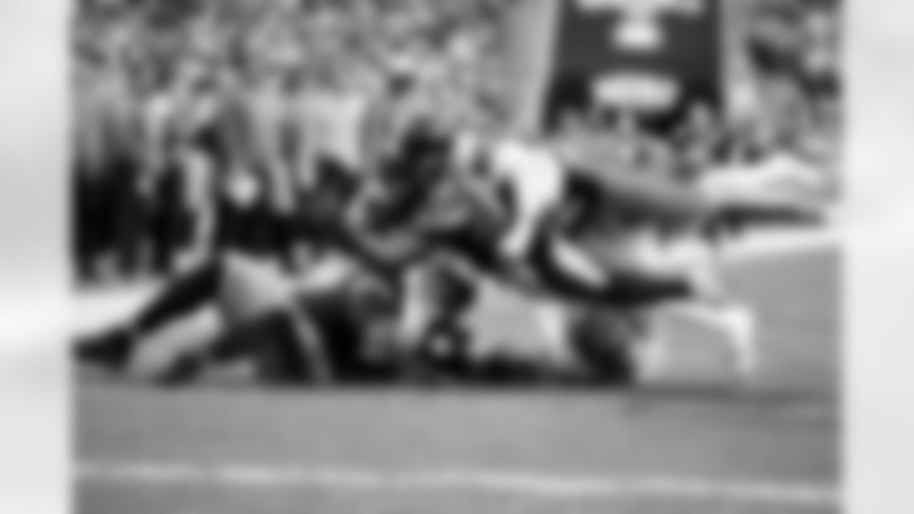 Pittsburgh Steelers running back Kenneth Gainwell (14) during a regular season game between the Pittsburgh Steelers and the Cincinnati Bengals, Sunday, Nov. 16, 2025 in Pittsburgh, PA. (Karl Roser / Pittsburgh Steelers)