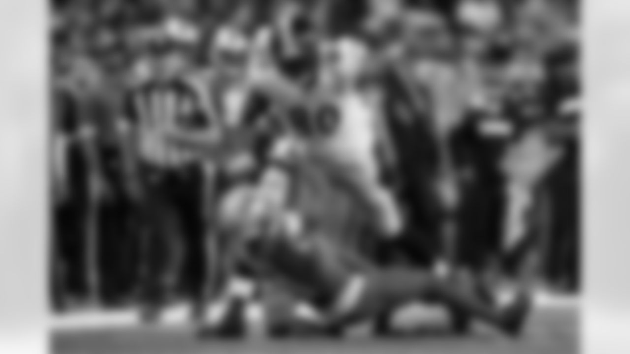 Pittsburgh Steelers tight end Darnell Washington (80) runs the ball during a regular season game against the Detroit Lions, Sunday, Dec. 21, 2025 in Detroit, MI. The Steelers defeated the Lions 29-24. (Alysa Rubin / Pittsburgh Steelers)