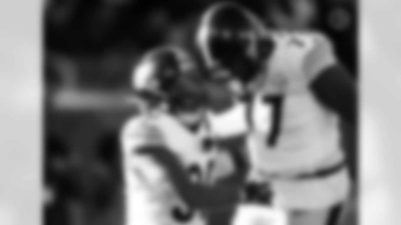 Pittsburgh Steelers running back Jaylen Warren (30) and Pittsburgh Steelers offensive tackle Broderick Jones (77) during a regular season game between the Pittsburgh Steelers and the Chicago Bears, Sunday, Nov. 23, 2025 in Chicago, IL. (Nick Smith / Pittsburgh Steelers)