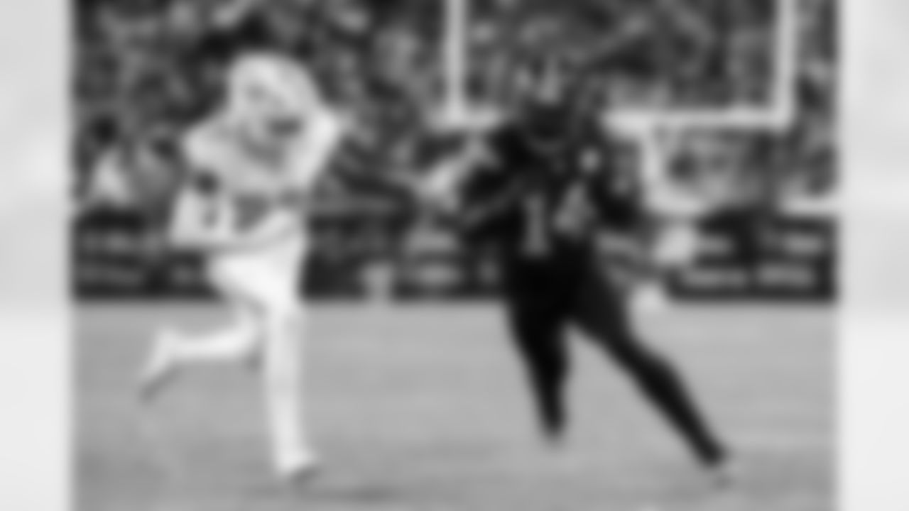 Pittsburgh Steelers running back Kenneth Gainwell (14) during a regular season game between the Pittsburgh Steelers and the Miami Dolphins, Monday, Dec. 15, 2025 in Pittsburgh, PA. (Jared Wickerham / Pittsburgh Steelers)