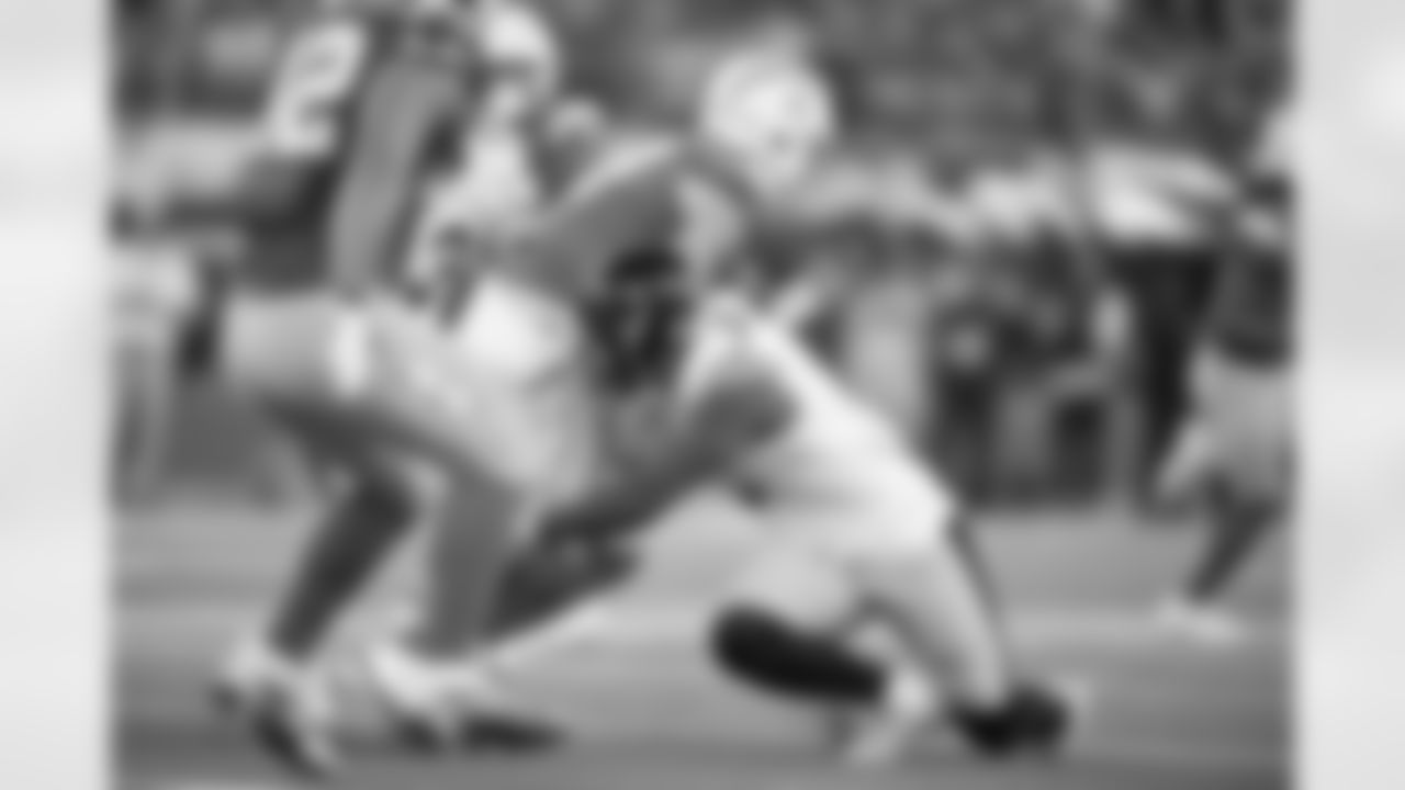 Pittsburgh Steelers linebacker Patrick Queen (6) during a regular season game between the Pittsburgh Steelers and the Los Angeles Chargers, Sunday, Nov. 9, 2025 in Inglewood, CA. The Chargers beat the Steelers 25-10. (Karl Roser / Pittsburgh Steelers)