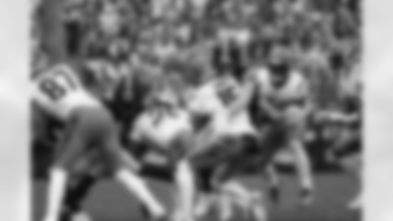 Pittsburgh Steelers safety Jabrill Peppers (40) and Pittsburgh Steelers linebacker Payton Wilson (41) during a regular season game between the Pittsburgh Steelers and the Cincinnati Bengals, Sunday, Nov. 16, 2025 in Pittsburgh, PA. (Taylor Ollason / Pittsburgh Steelers)