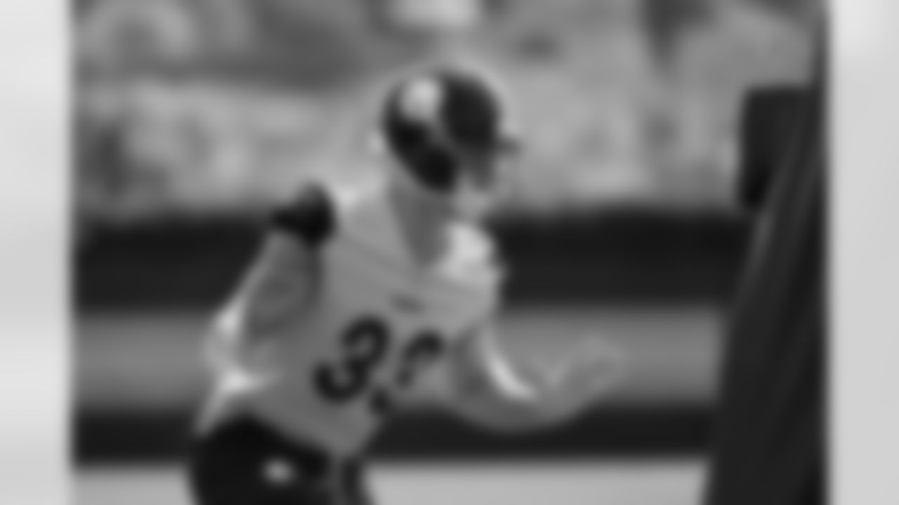 Pittsburgh Steelers linebacker Jack Sawyer (33) participates in the Organized Team Activities (OTAs), Tuesday June 3, 2025 at the UPMC Rooney Sports Complex. (Taylor Ollason/ Pittsburgh Steelers)