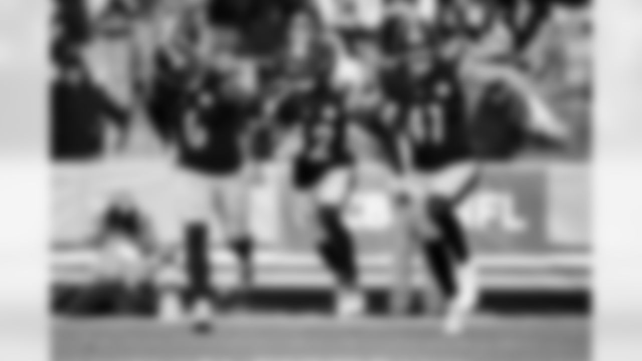 Pittsburgh Steelers cornerback James Pierre (42), linebacker Payton Wilson (41), and linebacker Patrick Queen (6) during a regular season game between the Pittsburgh Steelers and the Cincinnati Bengals, Sunday, Nov. 16, 2025 in Pittsburgh, PA. (Karl Roser / Pittsburgh Steelers)