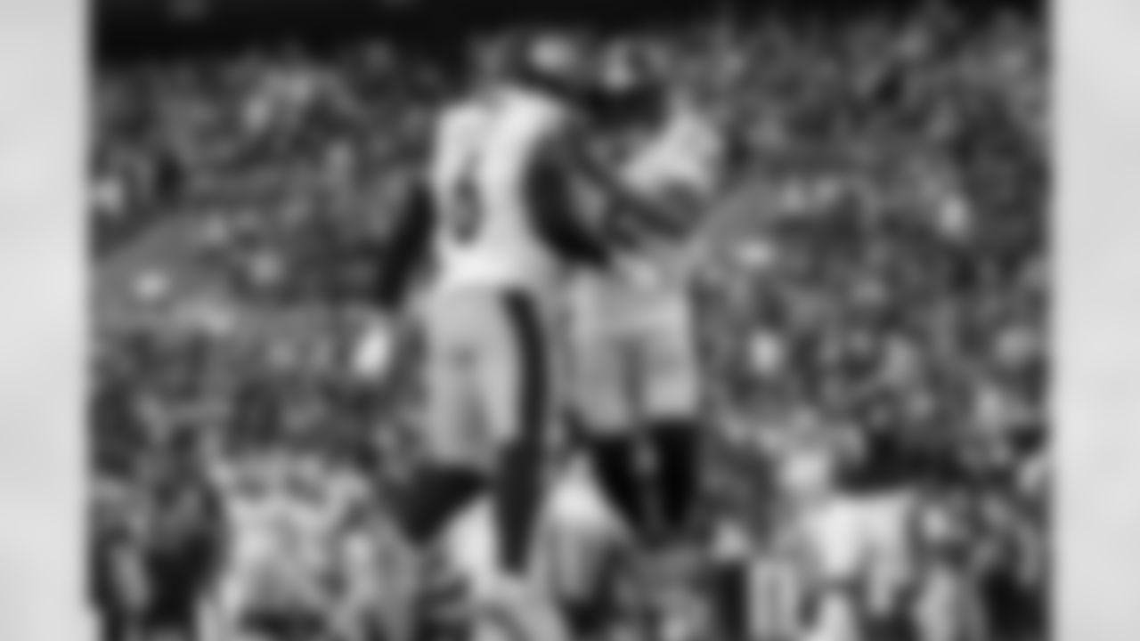 Pittsburgh Steelers linebacker Patrick Queen (6) and Pittsburgh Steelers cornerback Jalen Ramsey (5) during a regular season game between the Pittsburgh Steelers and the Baltimore Ravens, Sunday, Dec. 7, 2025 in Baltimore, MD. The Steelers defeated the Ravens 27-22. (Alysa Rubin / Pittsburgh Steelers)