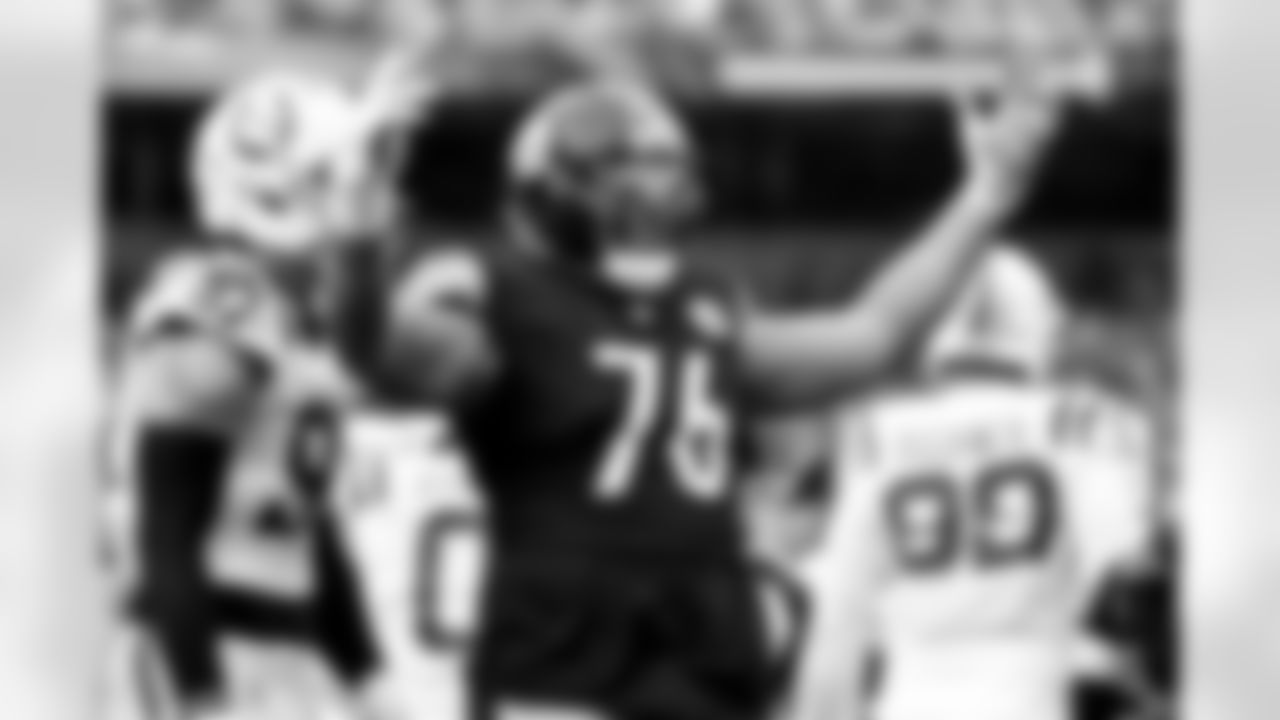 Pittsburgh Steelers offensive tackle Troy Fautanu (76) during a regular season game between the Pittsburgh Steelers and the Indianapolis Colts, Sunday, Nov. 2, 2025 in Pittsburgh, PA. (Alysa Rubin / Pittsburgh Steelers)