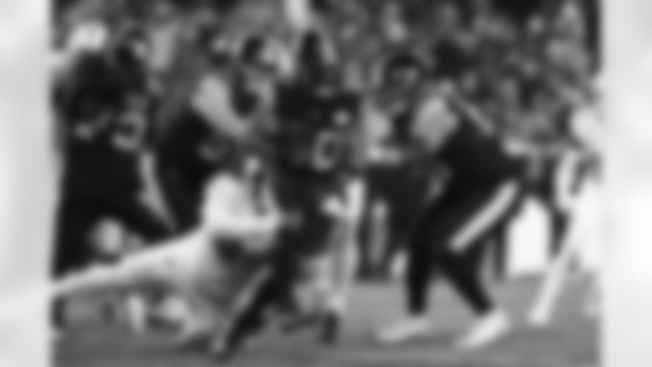 Pittsburgh Steelers running back Jaylen Warren (30) during a regular season game between the Pittsburgh Steelers and the Miami Dolphins, Monday, Dec. 15, 2025 in Pittsburgh, PA. (Jared Wickerham / Pittsburgh Steelers)