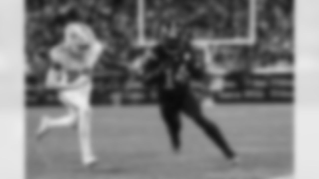 Pittsburgh Steelers running back Kenneth Gainwell (14) during a regular season game between the Pittsburgh Steelers and the Miami Dolphins, Monday, Dec. 15, 2025 in Pittsburgh, PA. (Jared Wickerham / Pittsburgh Steelers)