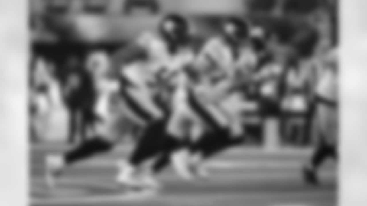 Pittsburgh Steelers linebacker Malik Harrison (50) Pittsburgh Steelers linebacker Carson Bruener (44) during a regular season game between the Pittsburgh Steelers and the Los Angeles Chargers, Sunday, Nov. 9, 2025 in Inglewood, CA. (Alysa Rubin / Pittsburgh Steelers)