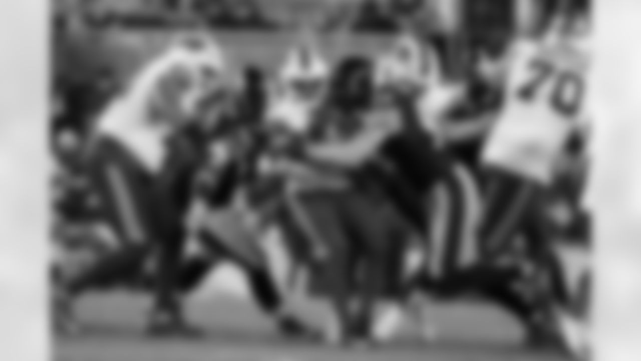 Pittsburgh Steelers linebacker T.J. Watt (90) Pittsburgh Steelers defensive tackle Keeanu Benton (95) during a regular season game between the Pittsburgh Steelers and the Buffalo Bills, Sunday, Nov. 30, 2025 in Pittsburgh, PA.  (Arron Anastasia / Pittsburgh Steelers)