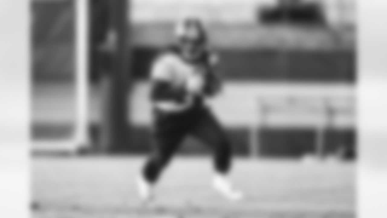 Pittsburgh Steelers running back Anthony McFarland Jr. (26) during practice at the UPMC Rooney Sports Complex preparing for a Week 17 matchup against the Seattle Seahawks, Friday, Dec. 29, 2023 in Pittsburgh, PA. (Abigail Dean / Pittsburgh Steelers)