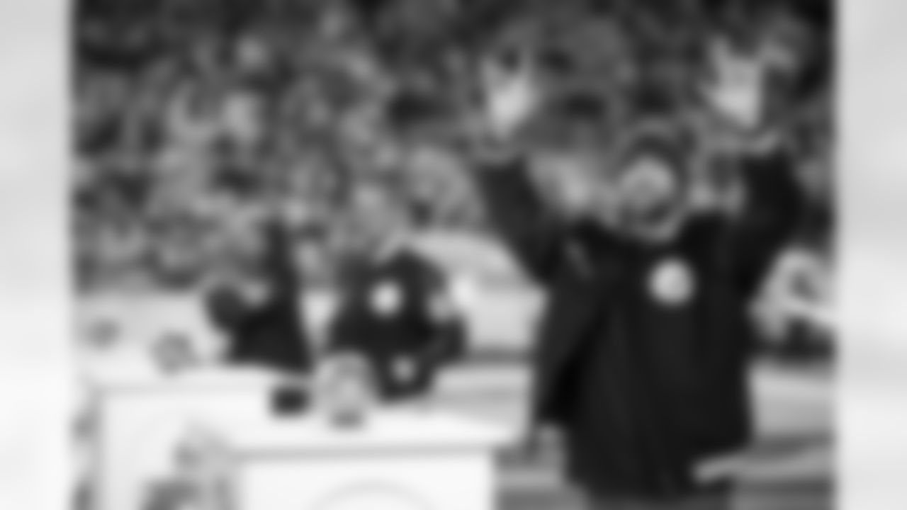 Hall of Honor recognition ceremony during a regular season game between the Pittsburgh Steelers and the Miami Dolphins, Monday, Dec. 15, 2025 in Pittsburgh, PA. The Steelers defeated the Dolphins 28-15. (Alysa Rubin / Pittsburgh Steelers)