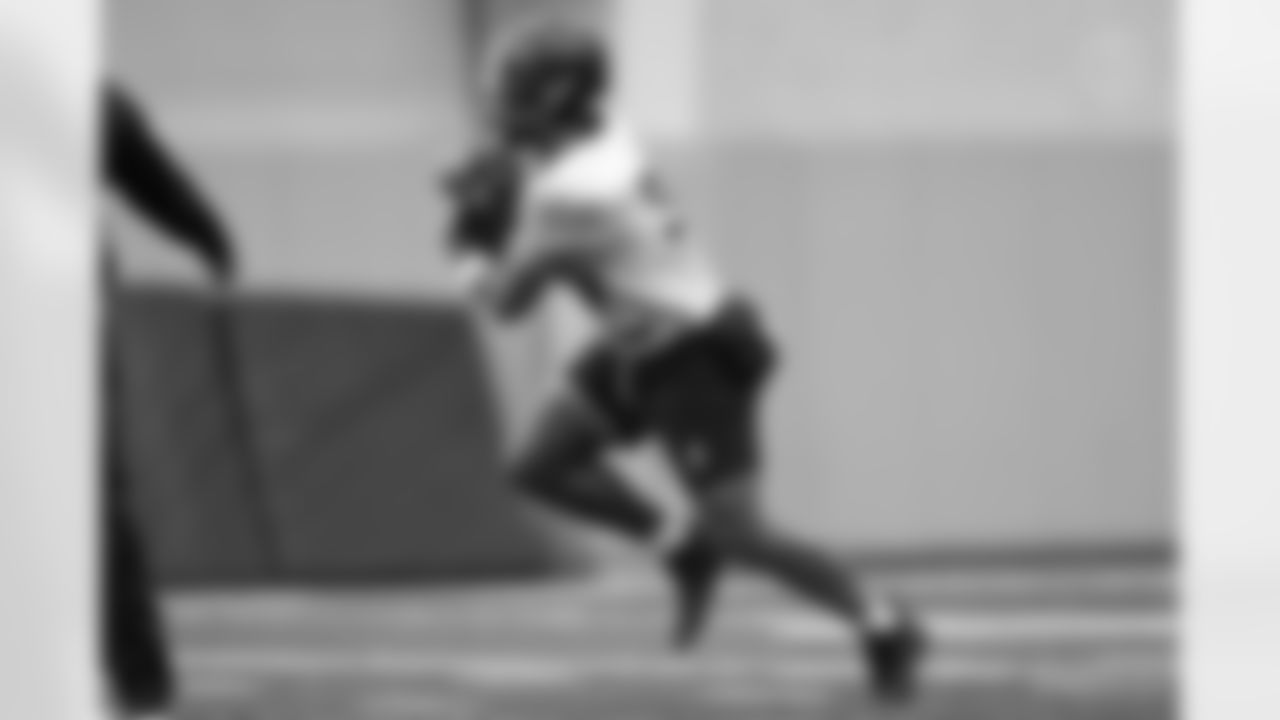 Pittsburgh Steelers running back Jaylen Warren (30) during practice at the UPMC Rooney Sports Complex preparing for a Week 14 matchup against the Baltimore Ravens, Thursday, Dec. 4, 2025 in Pittsburgh, PA. (Alysa Rubin / Pittsburgh Steelers)