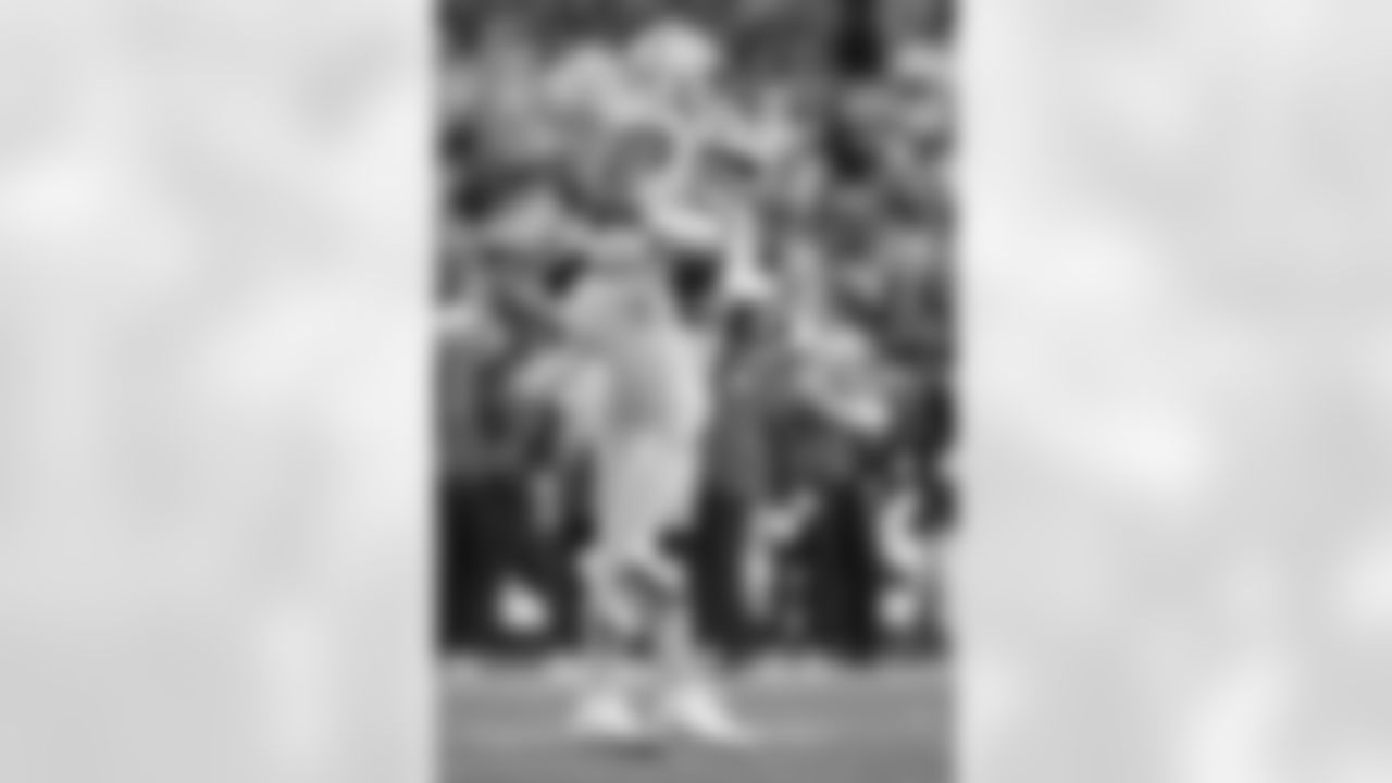 Pittsburgh Steelers running back Kenneth Gainwell (14) and Pittsburgh Steelers guard Mason McCormick (66) during a regular season game between the Pittsburgh Steelers and the Green Bay Packers, Sunday, Oct. 26, 2025 in Pittsburgh, PA. The Packers beat the Steelers 35-25. (Karl Roser / Pittsburgh Steelers)