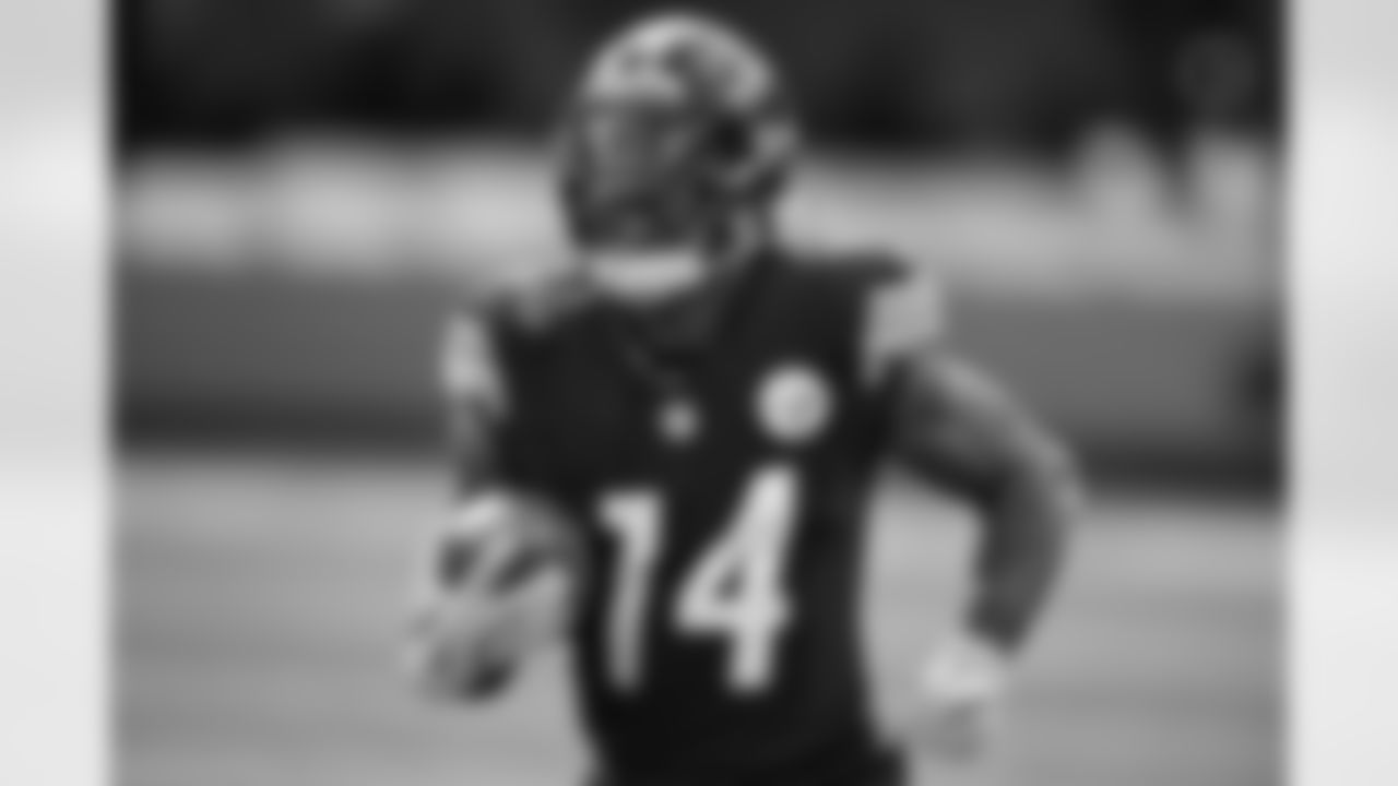 RB Kenneth Gainwell- No. 14