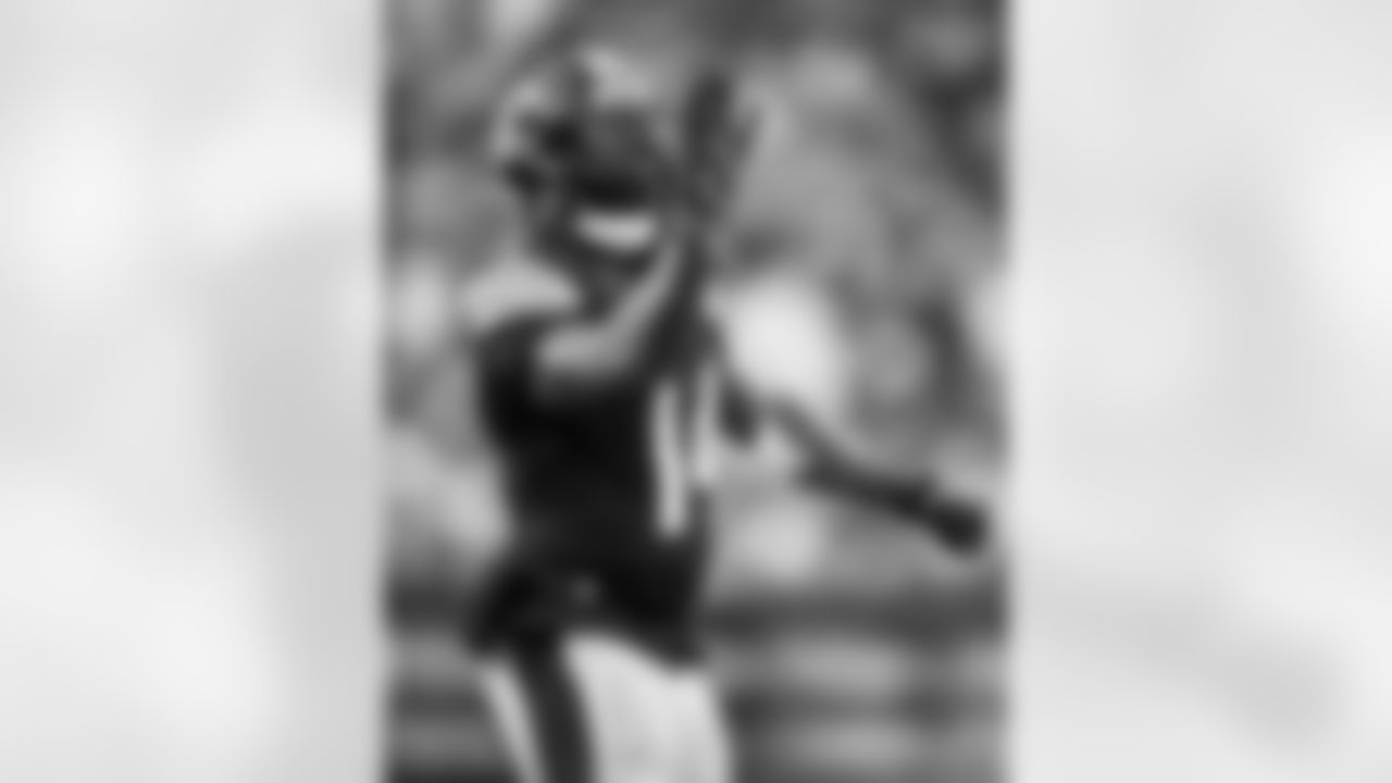 Pittsburgh Steelers running back Kenneth Gainwell (14) during a regular season game between the Pittsburgh Steelers and the Cincinnati Bengals, Sunday, Nov. 16, 2025 in Pittsburgh, PA. The Steelers defeated the Bengals 34-12. (Karl Roser / Pittsburgh Steelers)