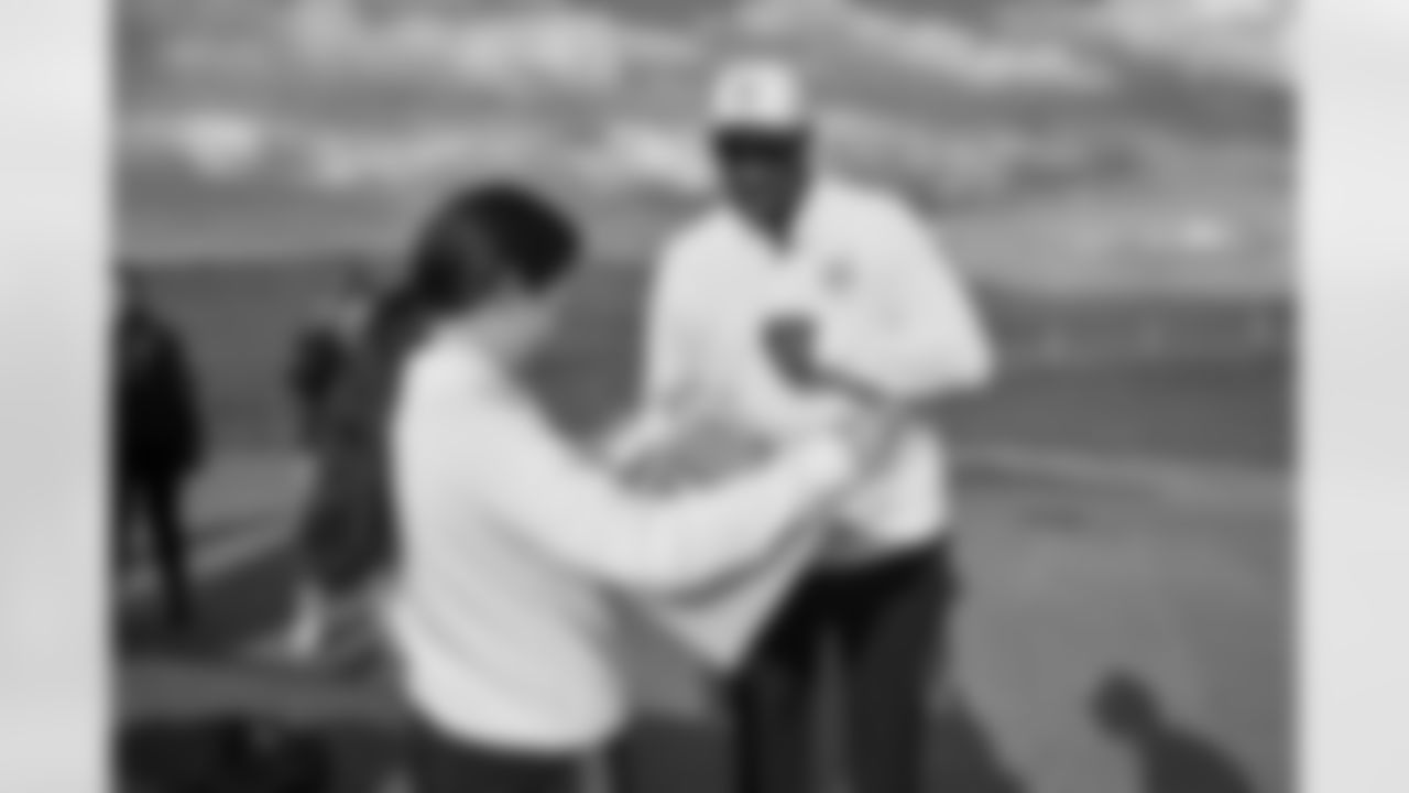 Pittsburgh Steelers legend Max Starks gives out Terrible Towels to locals at the Cliffs of Moher on Tuesday, Sept. 23, 2025 in County Clare, Ireland. (Brendan Moran / Pittsburgh Steelers)