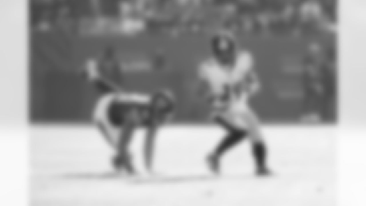 Pittsburgh Steelers wide receiver Calvin Austin III (19) runs the ball during a regular season game against the Chicago Bears, Sunday, Nov. 23, 2025 in Chicago, IL. The Bears beat the Steelers 31-28. (Nick Smith / Pittsburgh Steelers)