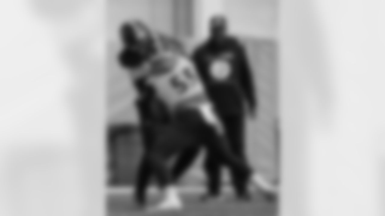 Pittsburgh Steelers linebacker Kana'i Mauga (57) and Pittsburgh Steelers linebacker Cole Holcomb (55) during practice at the UPMC Rooney Sports Complex preparing for a Week 14 matchup against the Baltimore Ravens, Thursday, Dec. 4, 2025 in Pittsburgh, PA. (Alysa Rubin / Pittsburgh Steelers)