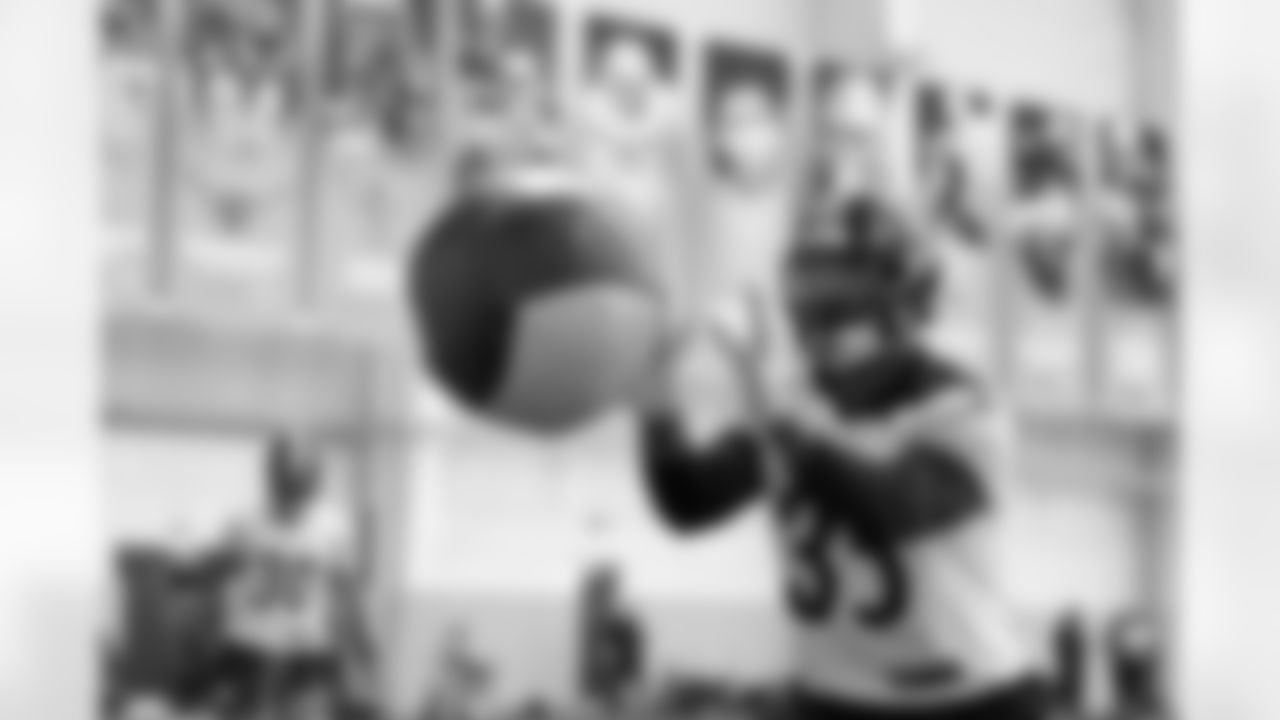 Pittsburgh Steelers running back Lew Nichols (35) during practice at the UPMC Rooney Sports Complex preparing for a Week 15 matchup against the Miami Dolphins, Friday, Dec. 12, 2025 in Pittsburgh, PA. (Karl Roser / Pittsburgh Steelers)