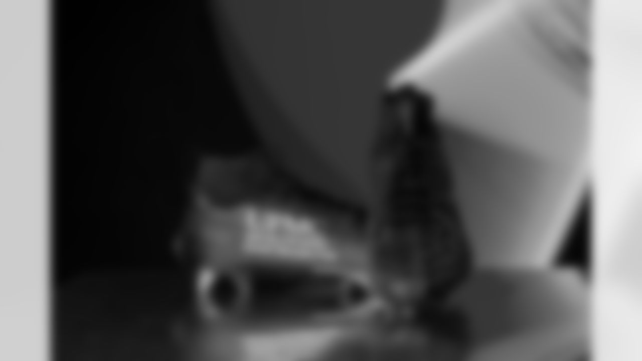 Pittsburgh Steelers running back Kenneth Gainwell (14) will showcase his custom cleats supporting UPMC Center for Brain Injury Rehabilitation during Week 13. (Alysa Rubin / Pittsburgh Steelers)