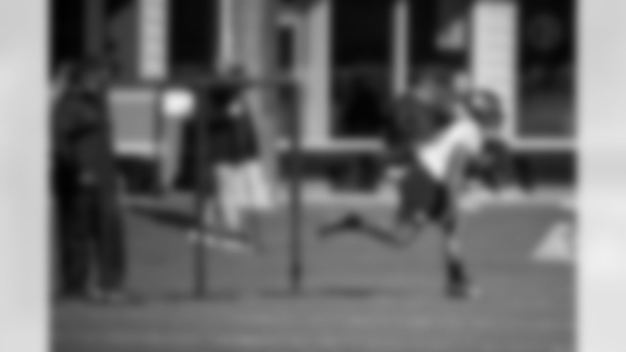 Pittsburgh Steelers running back Jaylen Warren (30) during practice at the UPMC Rooney Sports Complex preparing for a Week 13 matchup against the Buffalo Bills, Wednesday, Nov. 26, 2025 in Pittsburgh, PA. (Karl Roser / Pittsburgh Steelers)