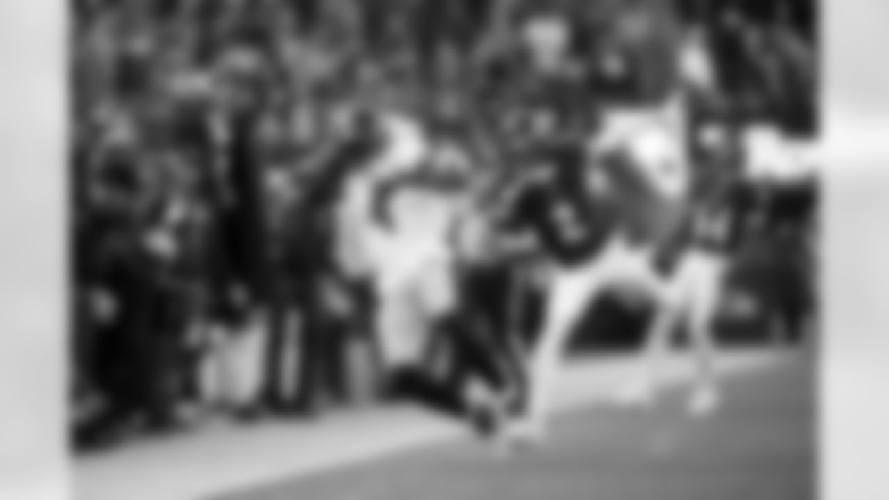 Pittsburgh Steelers wide receiver DK Metcalf (4) catches a pass during a regular season game between the Pittsburgh Steelers and the Baltimore Ravens, Sunday, Dec. 7, 2025 in Baltimore, MD. The Steelers defeated the Ravens 27-22. (Karl Roser / Pittsburgh Steelers)