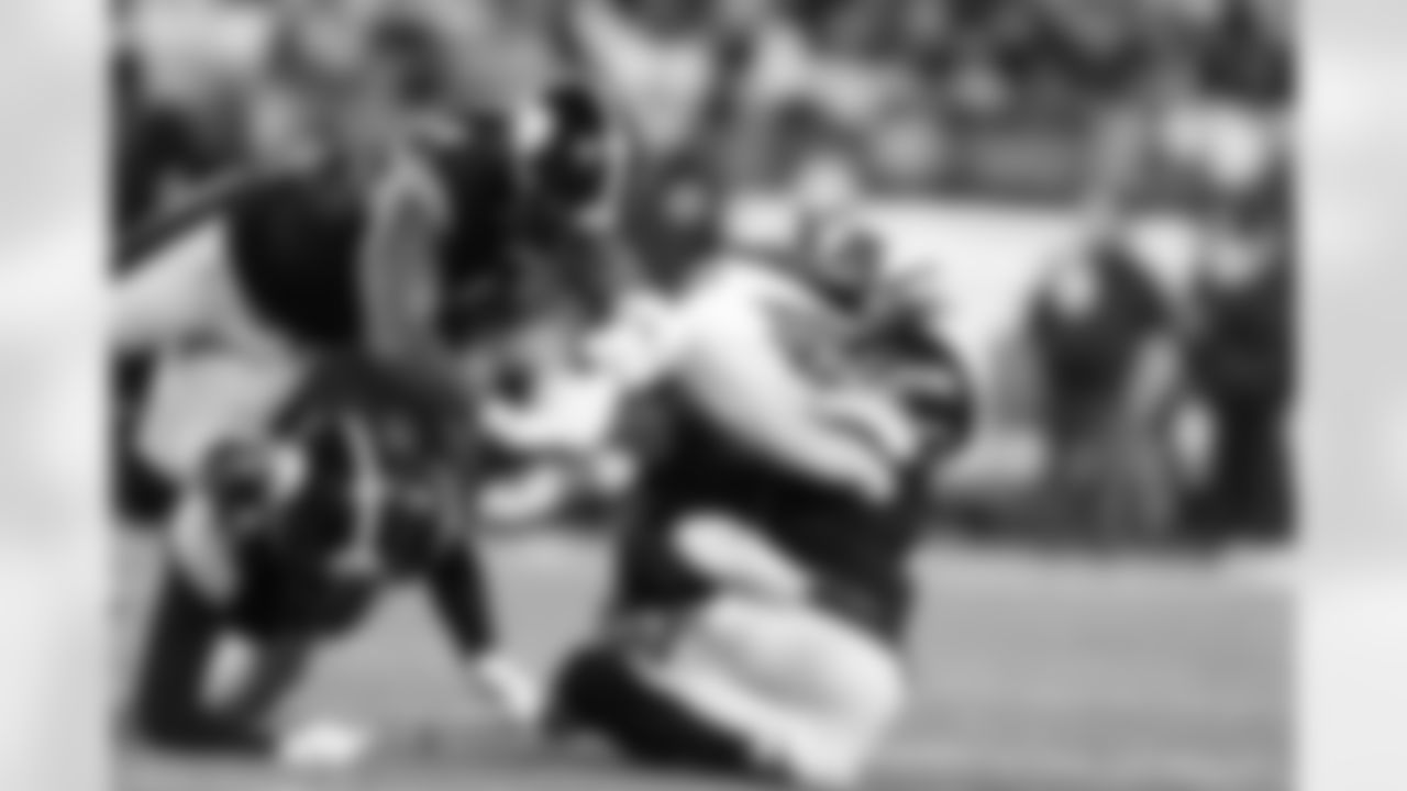 Pittsburgh Steelers cornerback Jalen Ramsey (5) Pittsburgh Steelers linebacker Patrick Queen (6) during a regular season game between the Pittsburgh Steelers and the Buffalo Bills, Sunday, Nov. 30, 2025 in Pittsburgh, PA.  (Harrison Barden / Pittsburgh Steelers)