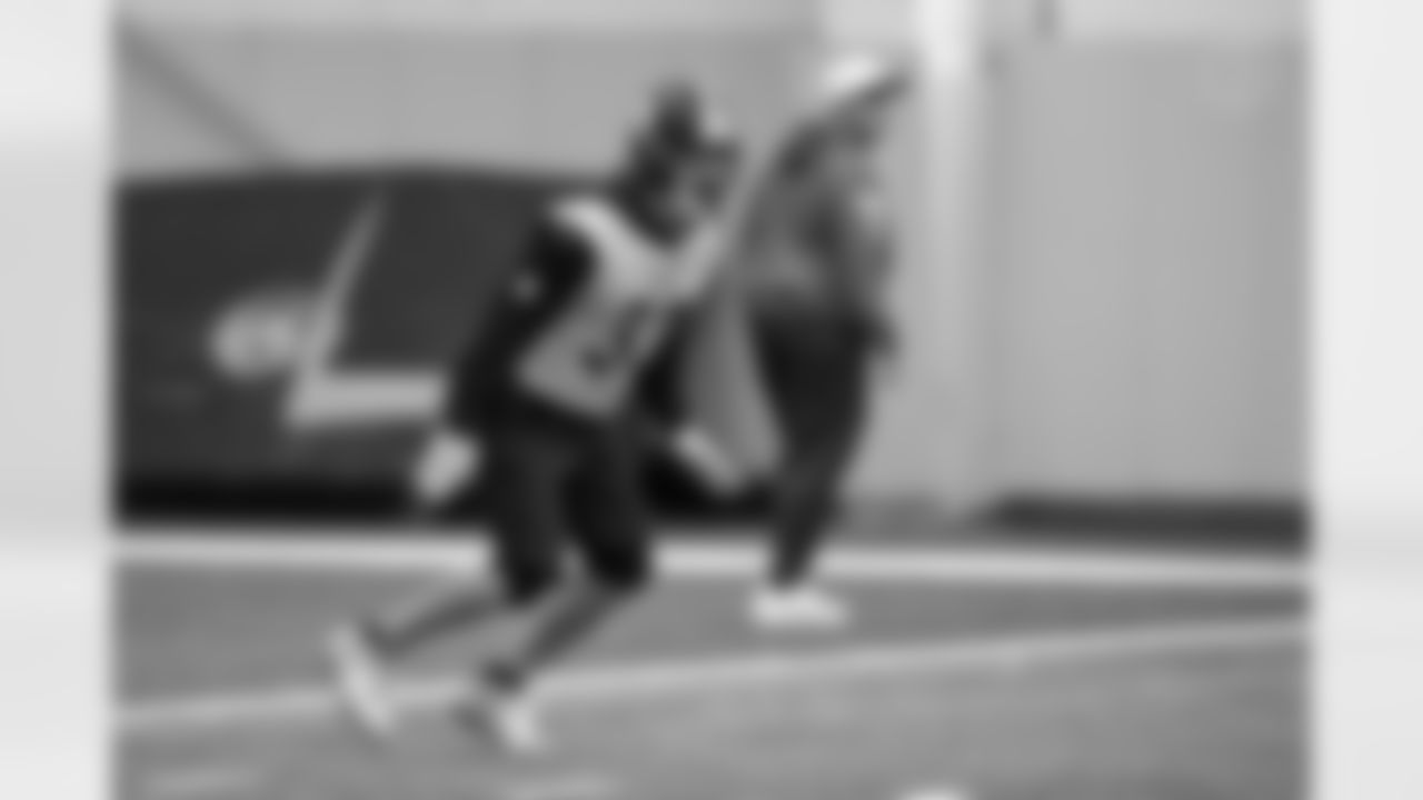 Pittsburgh Steelers linebacker Jack Sawyer (33) during practice at the UPMC Rooney Sports Complex preparing for a Week 14 matchup against the Baltimore Ravens, Wednesday, Dec. 3, 2025 in Pittsburgh, PA. (Karl Roser / Pittsburgh Steelers)