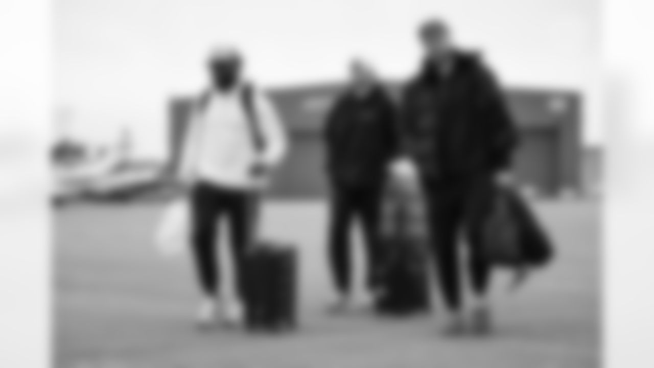 Pittsburgh Steelers linebacker Patrick Queen (6) and Pittsburgh Steelers tight end Pat Freiermuth (88) travels to Detroit on Saturday, Dec. 20, 2025 for the Week 16 regular season matchup against the Detroit Lions. (Alysa Rubin / Pittsburgh Steelers)