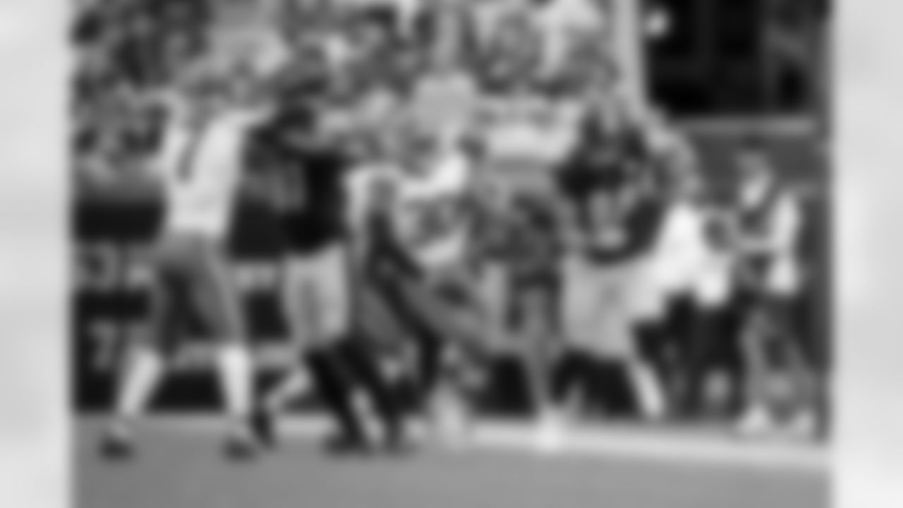 Pittsburgh Steelers tight end Pat Freiermuth (88) runs the ball during a regular season game between the Pittsburgh Steelers and the Cleveland Browns, Sunday, Oct. 12, 2025 in Pittsburgh, PA. The Steelers defeated the Browns 23-9. (Karl Roser / Pittsburgh Steelers)