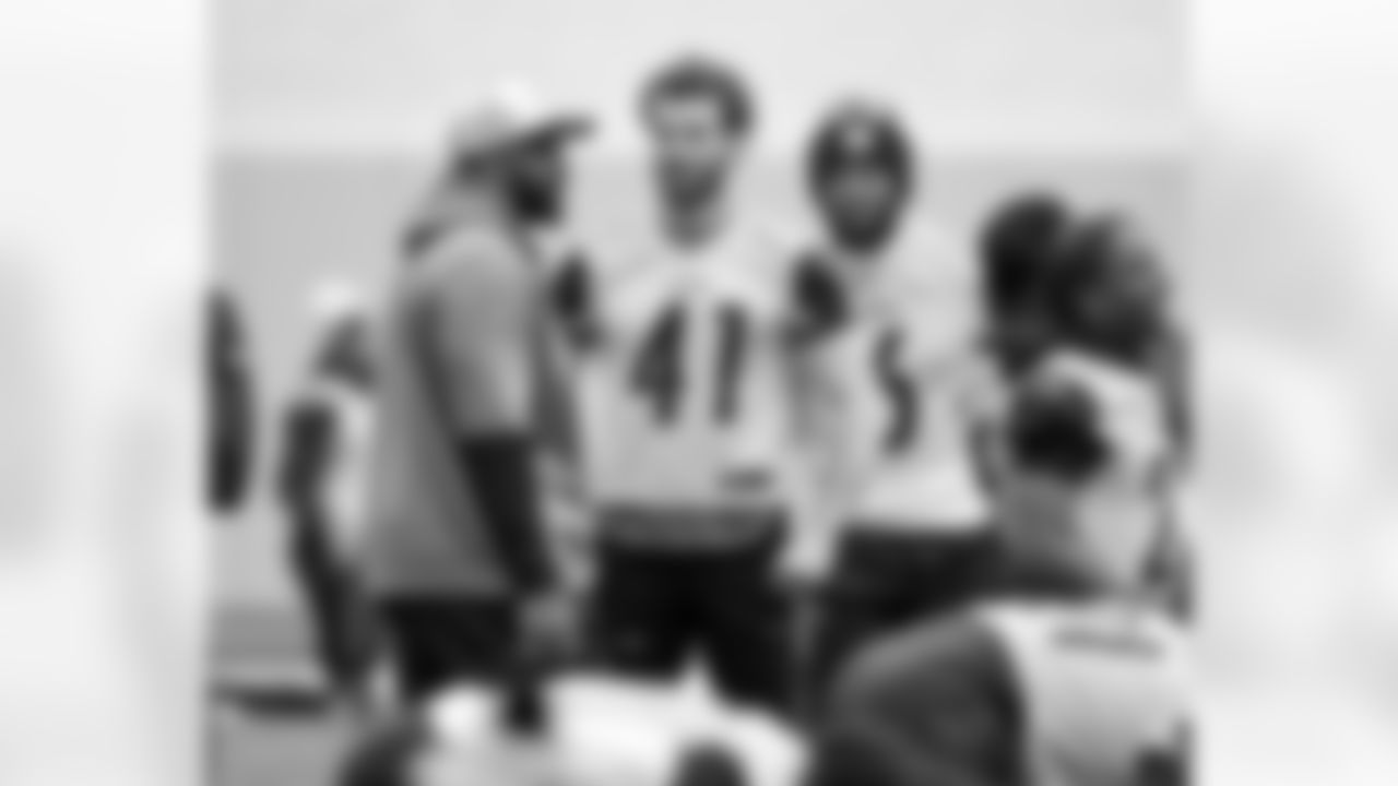 Pittsburgh Steelers linebacker Payton Wilson (41), Pittsburgh Steelers linebacker Patrick Queen (6), and Pittsburgh Steelers inside linebacker coach Aaron Curry during practice at the UPMC Rooney Sports Complex preparing for a Week 16 matchup against the Baltimore Ravens, Wednesday, Dec. 18, 2024 in Pittsburgh, PA. (Karl Roser / Pittsburgh Steelers)