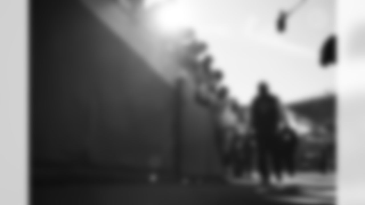 Pittsburgh Steelers defensive tackle Cameron Heyward (97) and Pittsburgh Steelers head coach Mike Tomlin during a regular season game between the Pittsburgh Steelers and the Chicago Bears, Sunday, Nov. 23, 2025 in Chicago, IL. (Alysa Rubin / Pittsburgh Steelers)