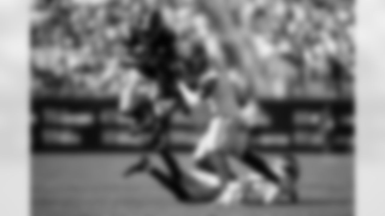 Pittsburgh Steelers running back Kenneth Gainwell (14)  runs the ball during a regular season game between the Pittsburgh Steelers and the Seattle Seahawks, Sunday, Sept. 14, 2025 in Pittsburgh, PA. The Seahawks beat the Steelers 31-17. (Karl Roser / Pittsburgh Steelers)