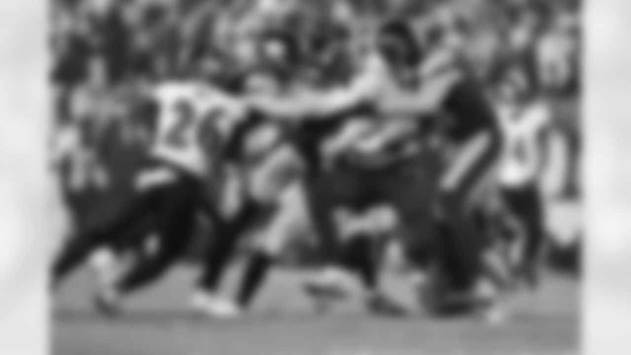 Pittsburgh Steelers linebacker T.J. Watt (90) during a regular season game between the Pittsburgh Steelers and the Baltimore Ravens, Sunday, Jan. 4, 2026 in Pittsburgh, PA.  (Karl Roser / Pittsburgh Steelers)